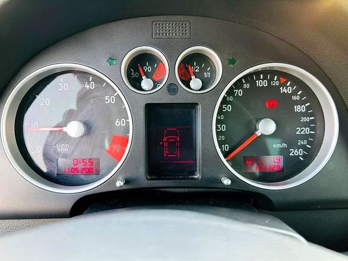 Подержанный Audi TT I (8N), 1.8 л, 2000 в Дубае от Mirza Automobile FZE Серебристый цвет. Японская | AUTO.AE