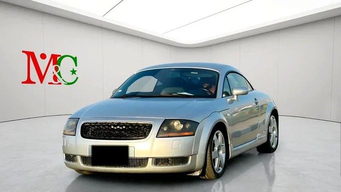 Подержанный Audi TT I (8N), 1.8 л, 2000 в Дубае от Mirza Automobile FZE Серебристый цвет. Японская | AUTO.AE