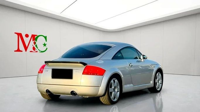 Подержанный Audi TT I (8N), 1.8 л, 2000 в Дубае от Mirza Automobile FZE Серебристый цвет. Японская | AUTO.AE