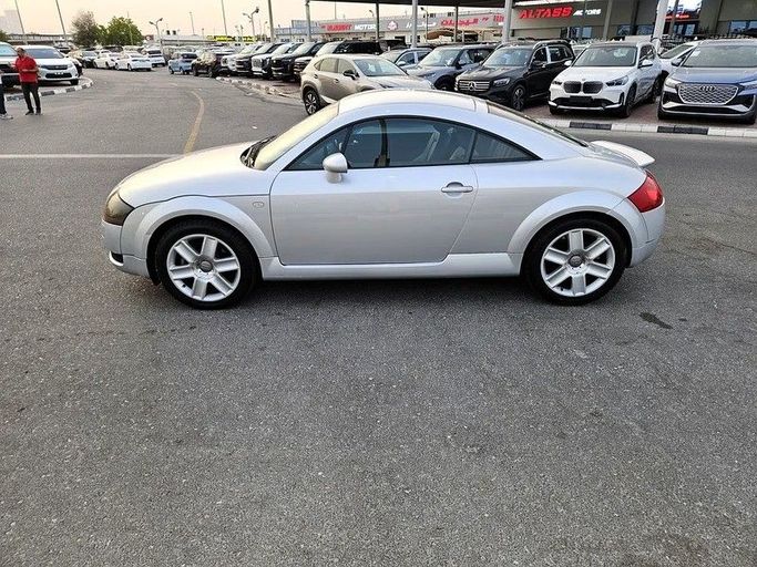 Подержанный Audi TT I (8N), 1.8 л, 2000 в Дубае от Irfan Motors Серебристый цвет. Японская | AUTO.AE