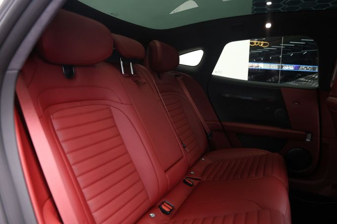 Новый Avatr 06, 2025 в Дубае от MENAMOTORS Красный цвет. Китайская | AUTO.AE