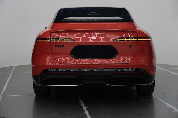 Новый Avatr 06, 2025 в Дубае от MENAMOTORS Красный цвет. Китайская | AUTO.AE