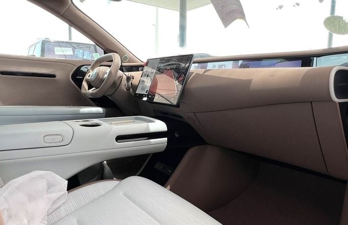 New Avatr 07, 1.5 l, 2025 in Dubai by Prestige motors, Black color. Chinese Specs | AUTO.AE