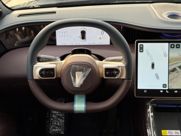 Новый Avatr 11 I Рестайлинг, 1.5 л, 2025 в Дубае от Titanum Cars Черный цвет. Other | AUTO.AE