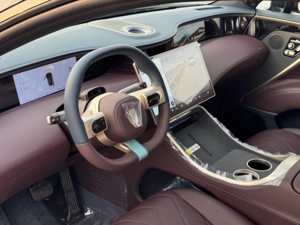 Новый Avatr 11 I Рестайлинг, 1.5 л, 2025 в Дубае от Titanum Cars Черный цвет. Other | AUTO.AE