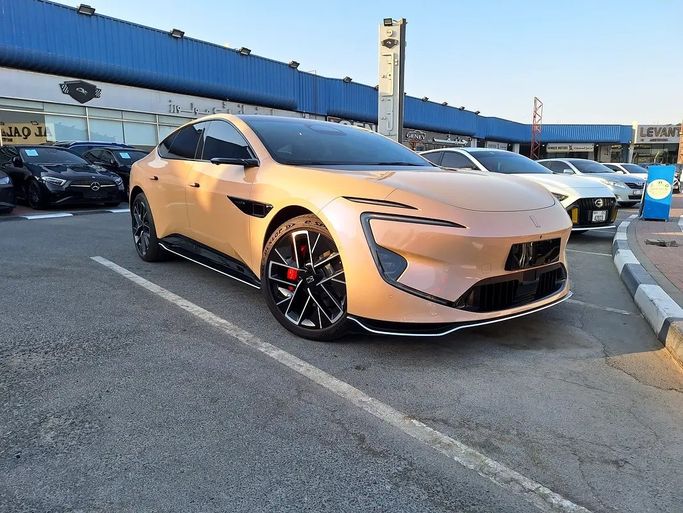 Новый Avatr 12, 2025 в Дубае от AL BAHIYA INTERNATIONAL MOTORS FZE Оранжевый цвет. Китайская | AUTO.AE