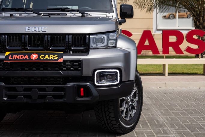 Подержанный BAIC BJ40 I Рестайлинг, 2.3 л, 2026 в Дубае от Linda Cars Серый цвет. GCC | AUTO.AE