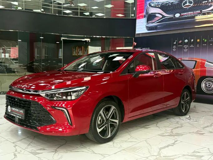 Подержанный BAIC U5 Plus, 1.5 л, 2025 в Дубае от Kamdhenu Cars Красный цвет. GCC | AUTO.AE