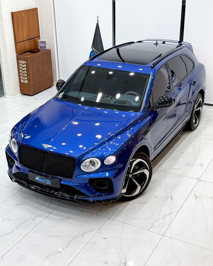 Used Bentley Bentayga EWB I Facelift, 4.0 l, 2022 in Dubai by 4 Matic Motors, Navy Blue color. GCC Specs | AUTO.AE