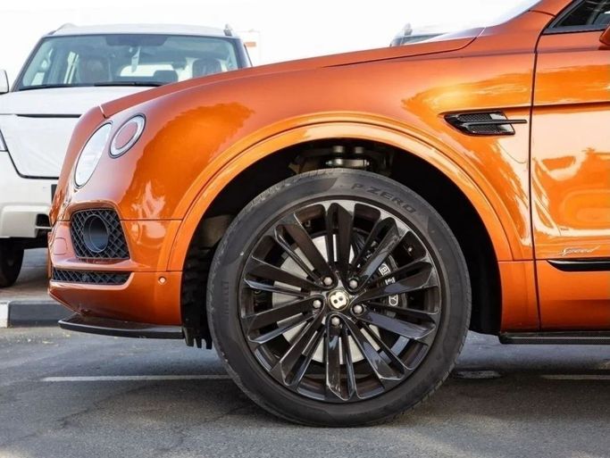 Подержанный Bentley Bentayga Speed I, 6.0 л, 2020 в Дубае от Dresden Motors Оранжевый цвет. Канадская | AUTO.AE