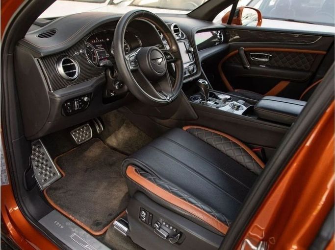 Подержанный Bentley Bentayga Speed I, 6.0 л, 2020 в Дубае от Dresden Motors Оранжевый цвет. Канадская | AUTO.AE