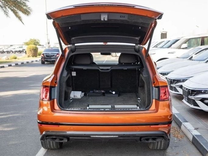 Подержанный Bentley Bentayga Speed I, 6.0 л, 2020 в Дубае от Dresden Motors Оранжевый цвет. Канадская | AUTO.AE