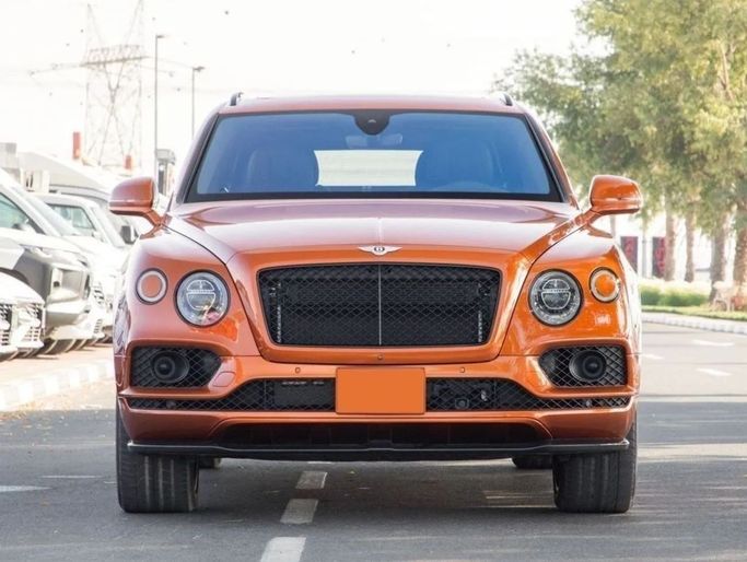 Подержанный Bentley Bentayga Speed I, 6.0 л, 2020 в Дубае от Dresden Motors Оранжевый цвет. Канадская | AUTO.AE