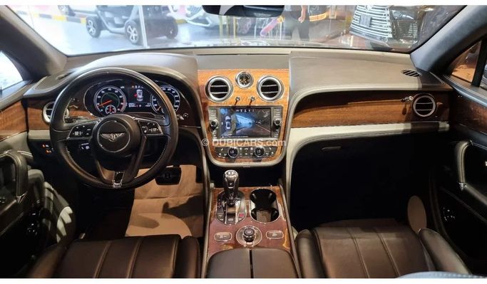 Новый Bentley Bentayga I, 6.0 л, 2018 в Дубае от SK Motors Серебристый цвет. Other | AUTO.AE