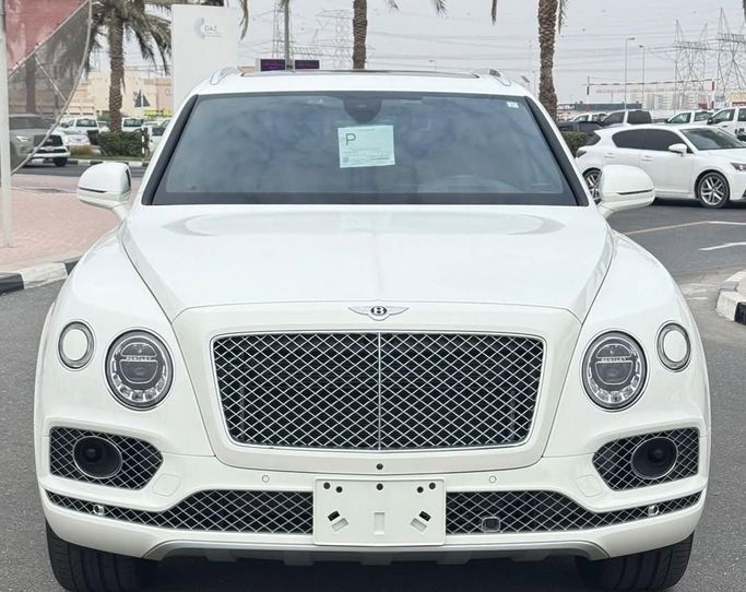 Used Bentley Bentayga I, 6.0 l, 2017 in Dubai by Lakhani Motors, White color. Japanese Specs | AUTO.AE