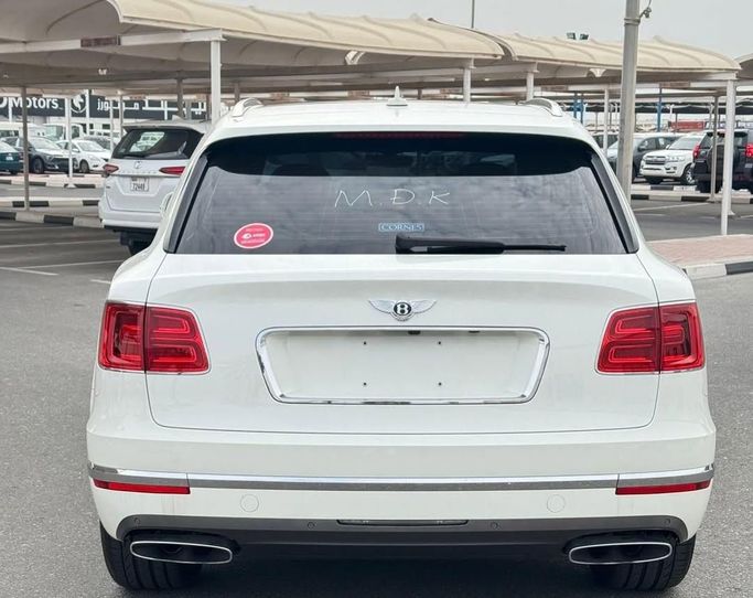 Used Bentley Bentayga I, 6.0 l, 2017 in Dubai by Lakhani Motors, White color. Japanese Specs | AUTO.AE