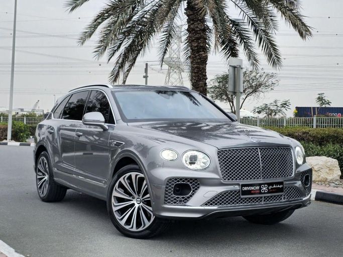 Подержанный Bentley Bentayga I Рестайлинг, 4.0 л, 2021 в Дубае от Drivenchy Motors Серый цвет. GCC | AUTO.AE