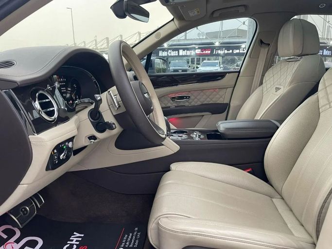 Подержанный Bentley Bentayga I Рестайлинг, 4.0 л, 2021 в Дубае от Drivenchy Motors Серый цвет. GCC | AUTO.AE