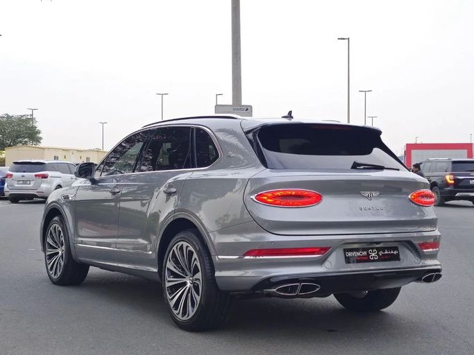 Подержанный Bentley Bentayga I Рестайлинг, 4.0 л, 2021 в Дубае от Drivenchy Motors Серый цвет. GCC | AUTO.AE