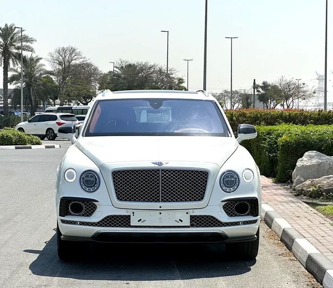 Used Bentley Bentayga I, 6.0 l, 2017 in Dubai by Formula Motors, White color. GCC Specs | AUTO.AE