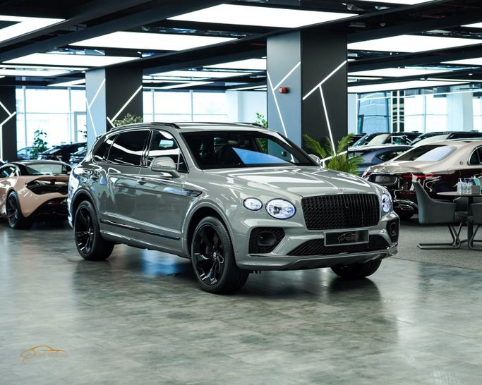 Новый Bentley Bentayga I Рестайлинг, 4.0 л, 2023 в Дубае от Pearl Motors Серый цвет. Европейская | AUTO.AE