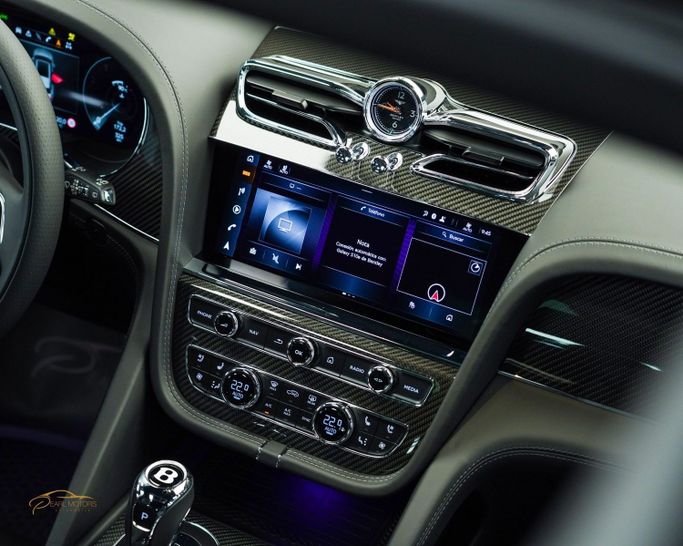 Новый Bentley Bentayga I Рестайлинг, 4.0 л, 2023 в Дубае от Pearl Motors Серый цвет. Европейская | AUTO.AE