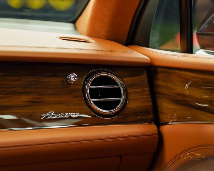 Новый Bentley Bentayga Azure I Рестайлинг, 4 л, 2023 в Дубае от Pearl Motors Черный цвет. Европейская | AUTO.AE