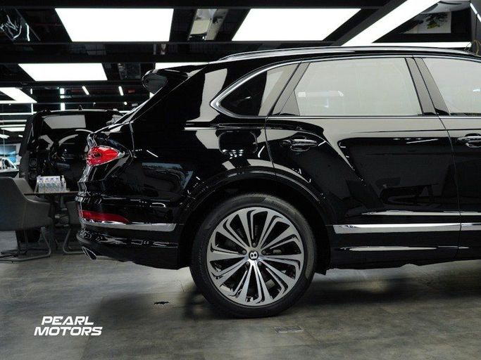 Новый Bentley Bentayga I Рестайлинг, 4.0 л, 2023 в Дубае от Pearl Motors Черный цвет. Европейская | AUTO.AE