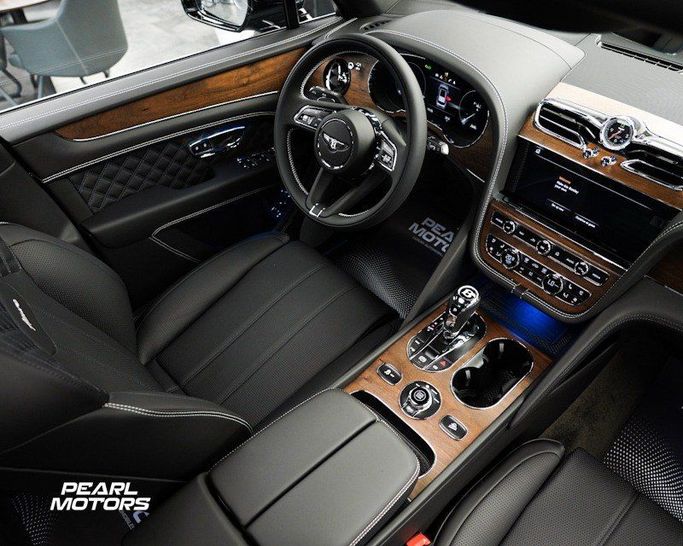 Новый Bentley Bentayga I Рестайлинг, 4.0 л, 2023 в Дубае от Pearl Motors Черный цвет. Европейская | AUTO.AE