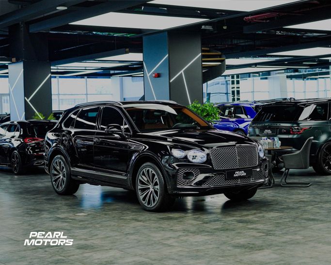 Подержанный Bentley Bentayga I Рестайлинг, 4.0 л, 2022 в Дубае от Pearl Motors Черный цвет. GCC | AUTO.AE