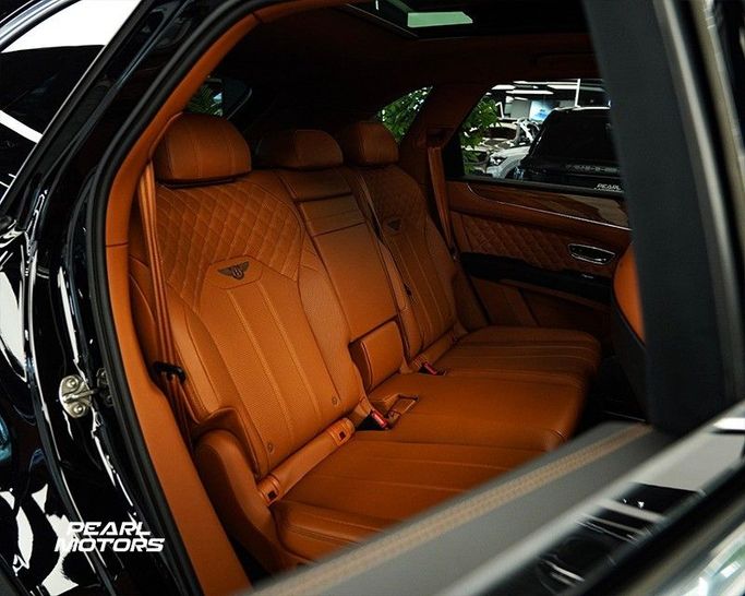 Подержанный Bentley Bentayga I Рестайлинг, 4.0 л, 2022 в Дубае от Pearl Motors Черный цвет. GCC | AUTO.AE