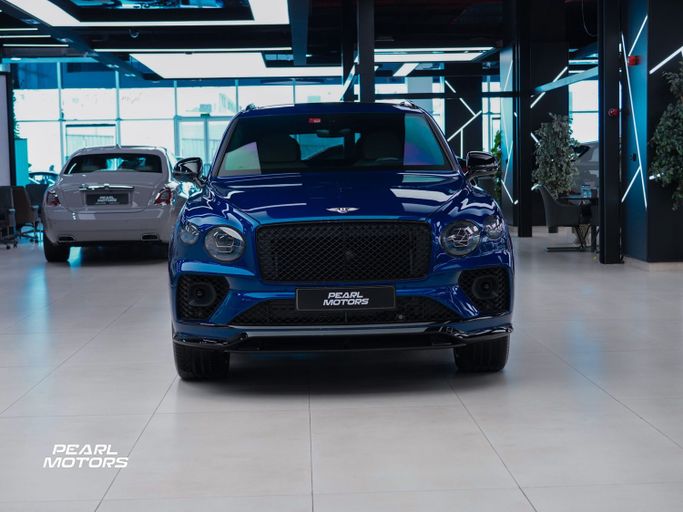 Подержанный Bentley Bentayga I Рестайлинг, 4.0 л, 2022 в Дубае от Pearl Motors Синий цвет. GCC | AUTO.AE