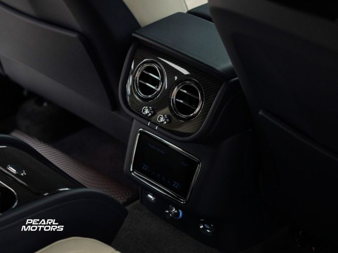 Подержанный Bentley Bentayga I Рестайлинг, 4.0 л, 2022 в Дубае от Pearl Motors Синий цвет. GCC | AUTO.AE