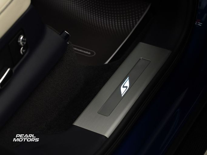Подержанный Bentley Bentayga I Рестайлинг, 4.0 л, 2022 в Дубае от Pearl Motors Синий цвет. GCC | AUTO.AE