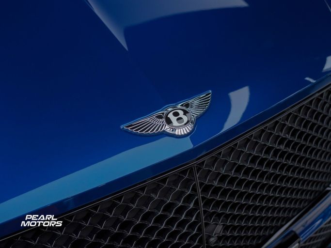 Подержанный Bentley Bentayga I Рестайлинг, 4.0 л, 2022 в Дубае от Pearl Motors Синий цвет. GCC | AUTO.AE