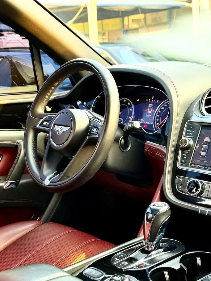 Used Bentley Bentayga I, 4.0 l, 2019 in Dubai by Auto Bank Motors, Black color. GCC Specs | AUTO.AE