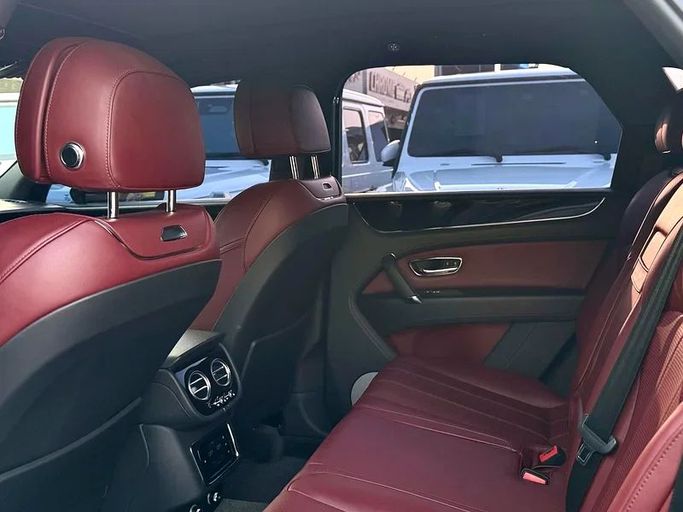 Used Bentley Bentayga I, 4.0 l, 2019 in Dubai by Auto Bank Motors, Black color. GCC Specs | AUTO.AE