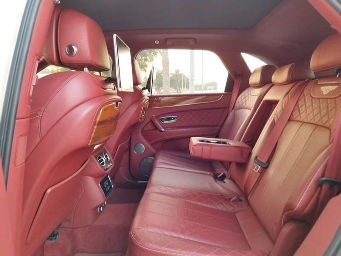 Used Bentley Bentayga I, 6.0 l, 2018 in Dubai by Space Motors, White color. GCC Specs | AUTO.AE
