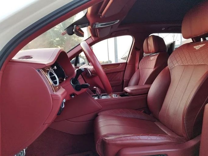 Used Bentley Bentayga I, 6.0 l, 2018 in Dubai by Space Motors, White color. GCC Specs | AUTO.AE