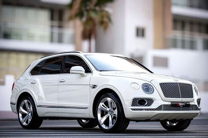 Подержанный Bentley Bentayga I, 6.0 л, 2018 в Дубае от MBA Motors Белый цвет. GCC | AUTO.AE