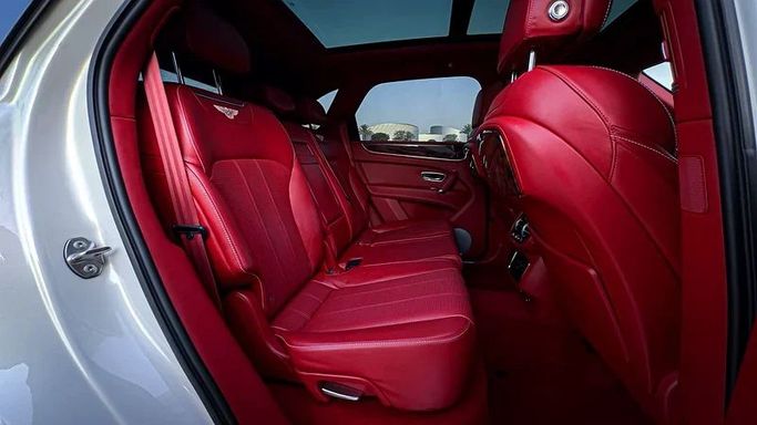 Подержанный Bentley Bentayga I, 6.0 л, 2018 в Дубае от MBA Motors Белый цвет. GCC | AUTO.AE
