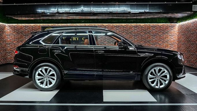 Новый Bentley Bentayga I Рестайлинг, 4.0 л, 2023 в Дубае от Dourado Luxury Car Черный цвет. Европейская | AUTO.AE