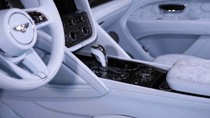 Новый Bentley Bentayga I Рестайлинг, 4.0 л, 2024 в Дубае от Dourado Luxury Car Синий цвет. Европейская | AUTO.AE