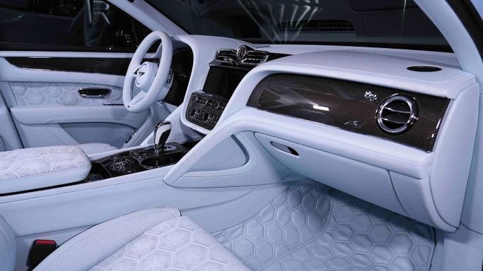Новый Bentley Bentayga I Рестайлинг, 4.0 л, 2024 в Дубае от Dourado Luxury Car Синий цвет. Европейская | AUTO.AE