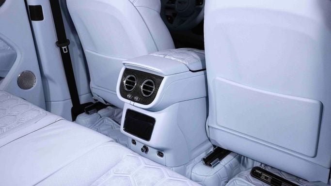 Новый Bentley Bentayga I Рестайлинг, 4.0 л, 2024 в Дубае от Dourado Luxury Car Синий цвет. Европейская | AUTO.AE