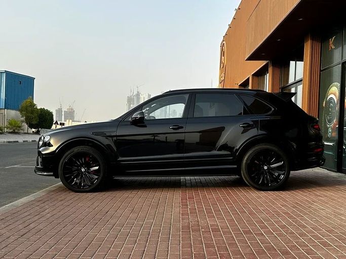 Подержанный Bentley Bentayga Speed I Рестайлинг, 6.0 л, 2022 в Дубае от 8 Ba Motors Черный цвет. Японская | AUTO.AE