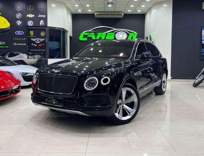 Подержанный Bentley Bentayga Speed I, 6.0 л, 2018 в Дубае от Carbon Cars Черный цвет. GCC | AUTO.AE