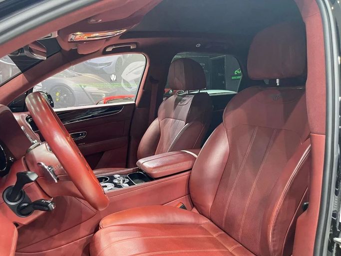 Подержанный Bentley Bentayga Speed I, 6.0 л, 2018 в Дубае от Carbon Cars Черный цвет. GCC | AUTO.AE
