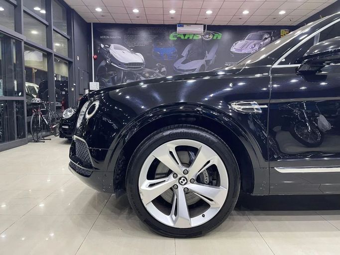 Подержанный Bentley Bentayga Speed I, 6.0 л, 2018 в Дубае от Carbon Cars Черный цвет. GCC | AUTO.AE