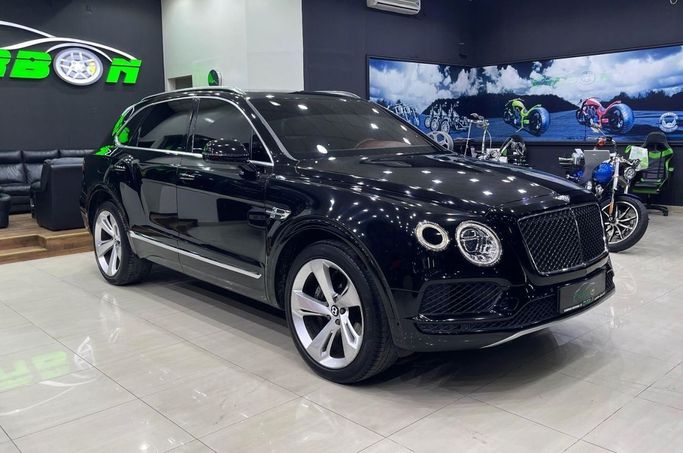 Подержанный Bentley Bentayga Speed I, 6.0 л, 2018 в Дубае от Carbon Cars Черный цвет. GCC | AUTO.AE